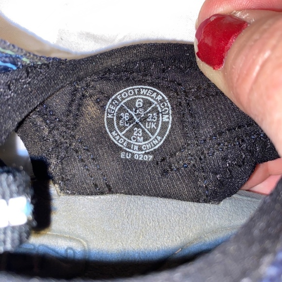 Keen hiking shoes women’s size 6 - Picture 6 of 7